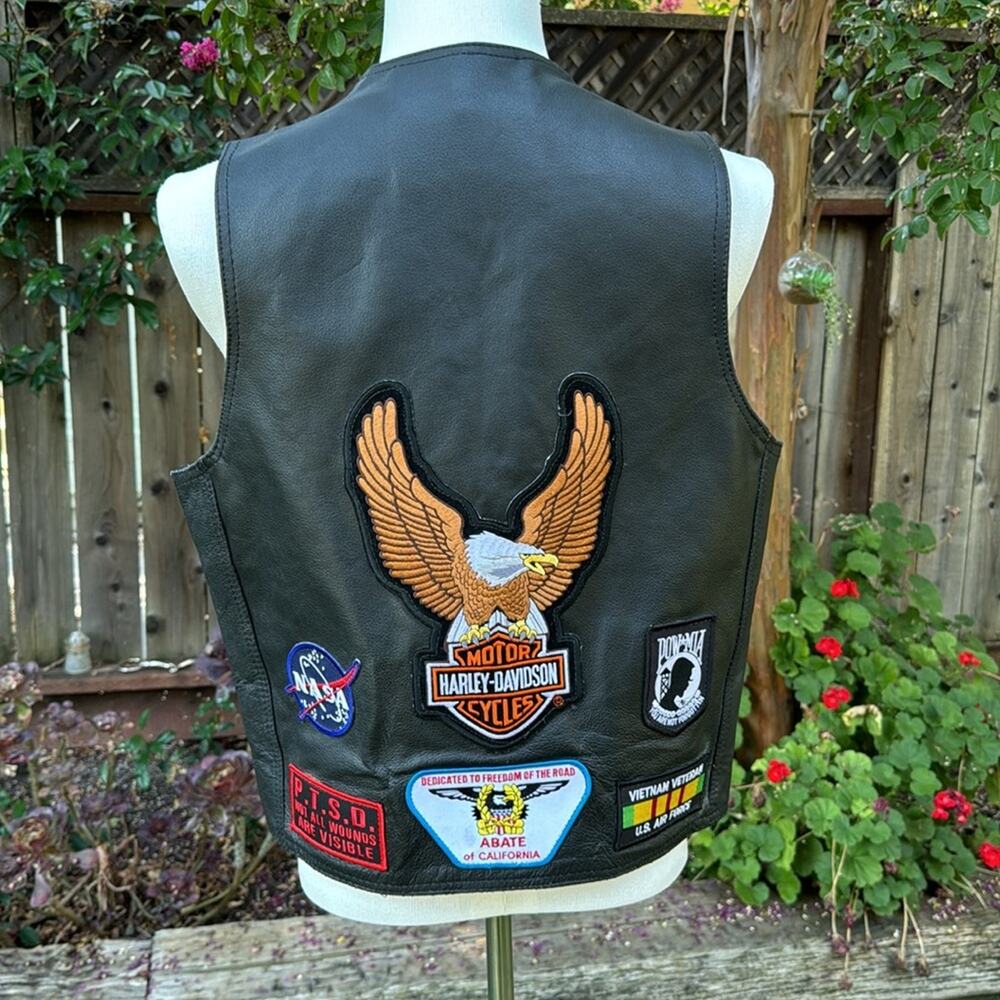 Genuine Leather Motorcycle Vest Sz 42 W/ Harley-Davidson POW Veteran Patches